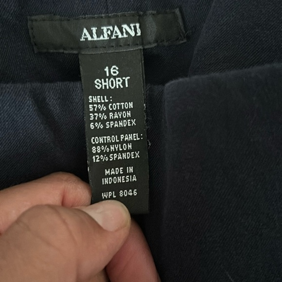 Navy blue Alfani 16 short dress pants. - Picture 3 of 4